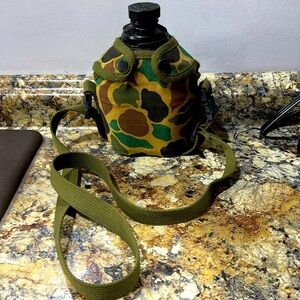 Gott Company Metal Canteen With Camo Cover carrying Case vintage